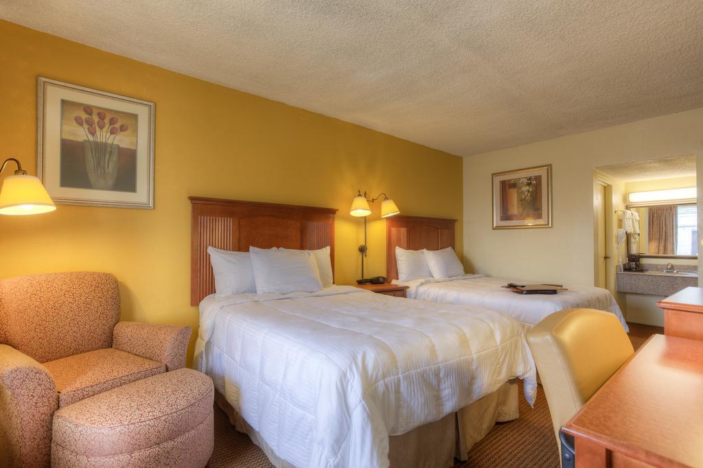 Econo Lodge Byron Room photo