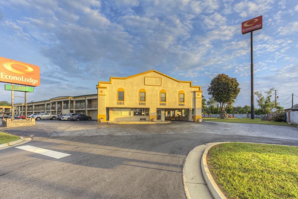 Econo Lodge Byron Exterior photo