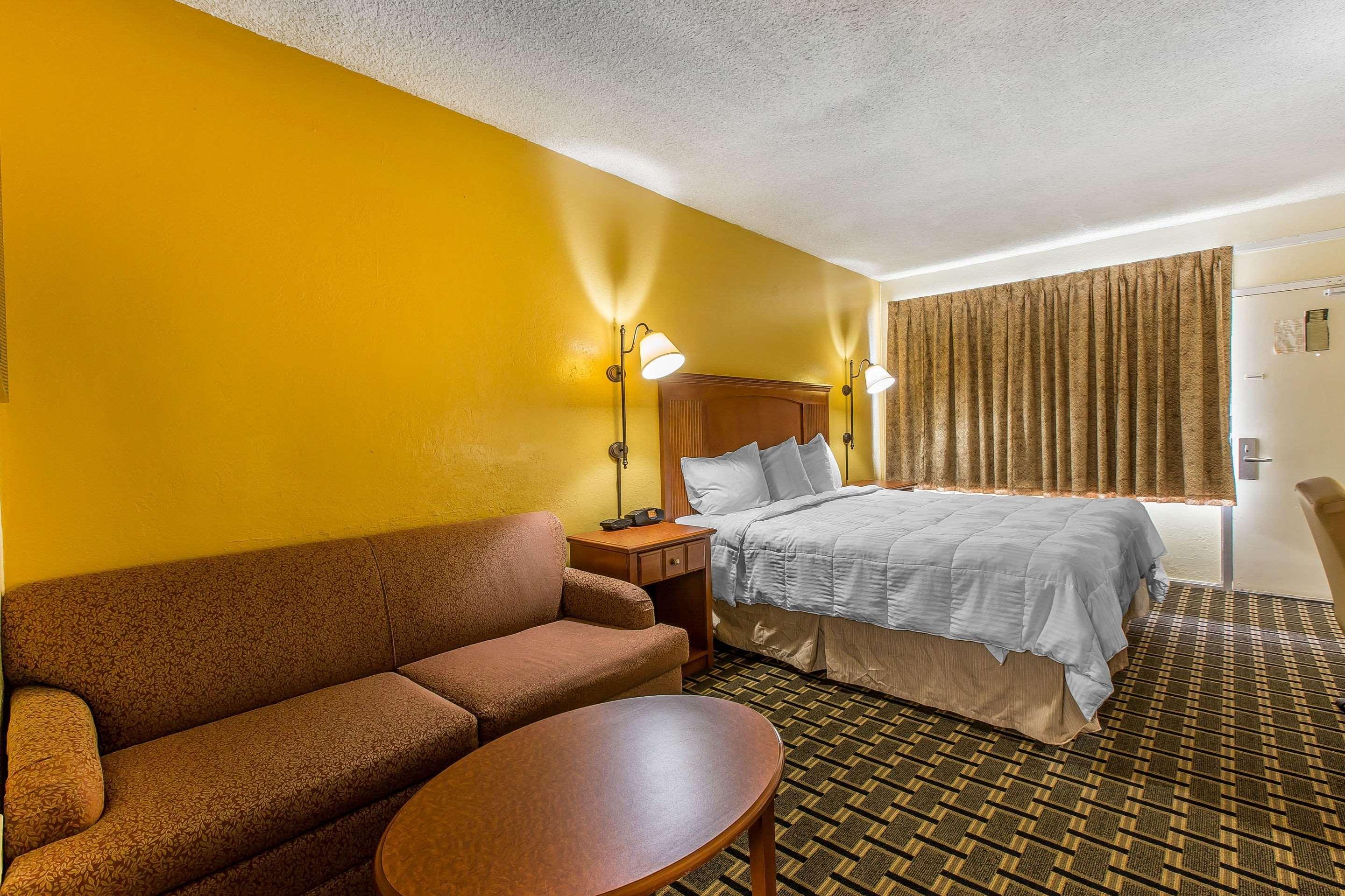 Econo Lodge Byron Exterior photo